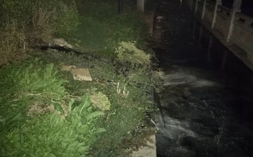 湖北荊州市排污囗&ldquo;一堵了之&rdquo; 造成生活污水倒灌街面 群眾反映強(qiáng)烈